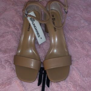 NWT Beige Adjustable Strap Sandals Size 8